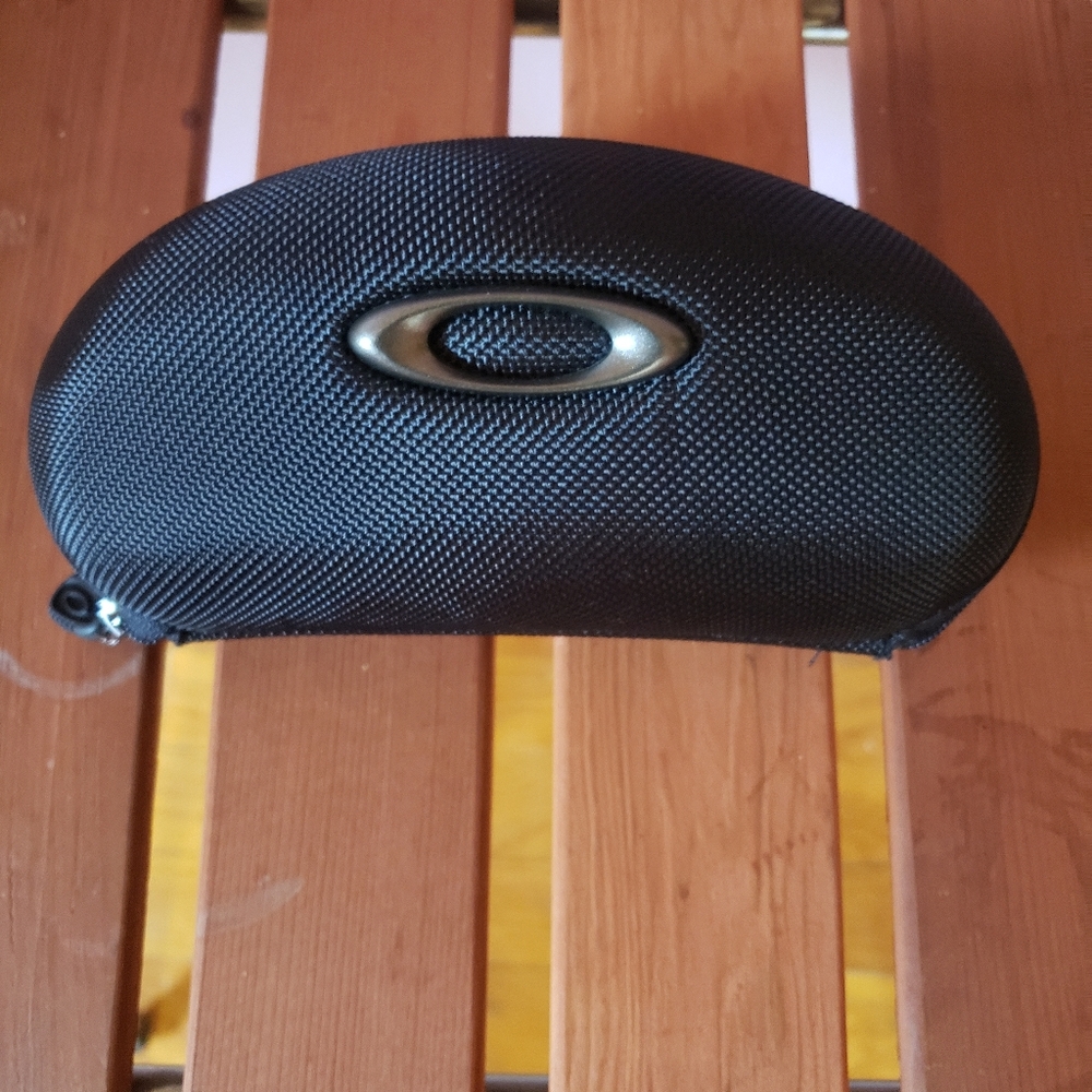 Oakley sunglasses case great condition